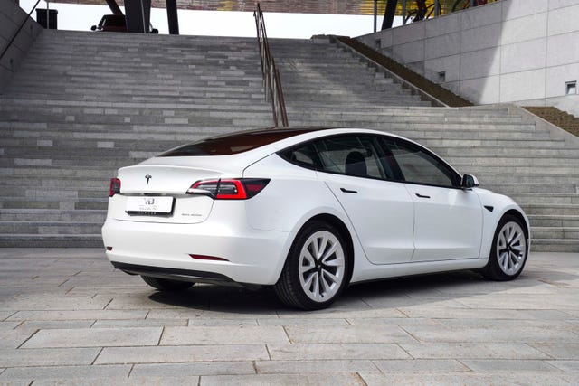 5YJ3E7EBXMF825553 2021 TESLA MODEL 3-4