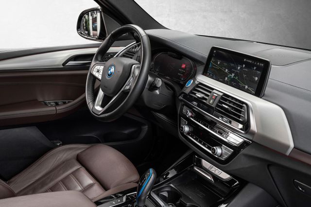 2021 BMW IX3 - 32