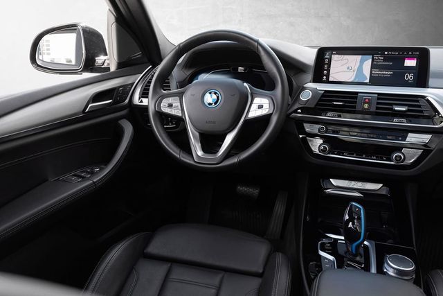 2021 BMW IX3 - 31