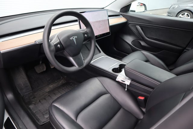 5YJ3E7EB8MF832100 2021 TESLA MODEL 3-4