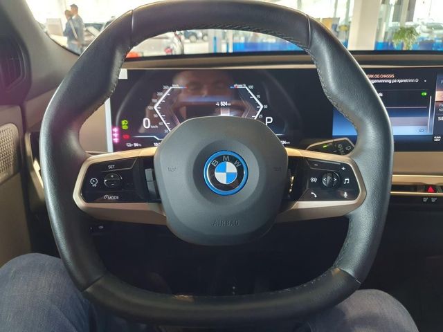 2023 BMW IX M60 - 16