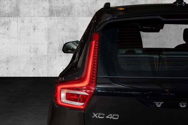 2021 VOLVO XC40 - 15