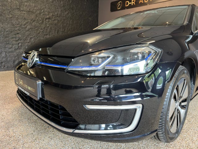 WVWZZZAUZJ8906805 2018 VOLKSWAGEN GOLF-2