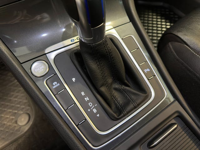 2018 VOLKSWAGEN GOLF - 36