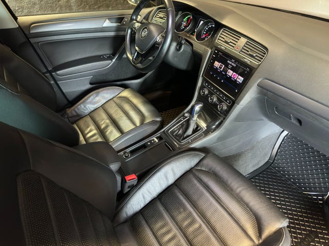2018 VOLKSWAGEN GOLF - 31