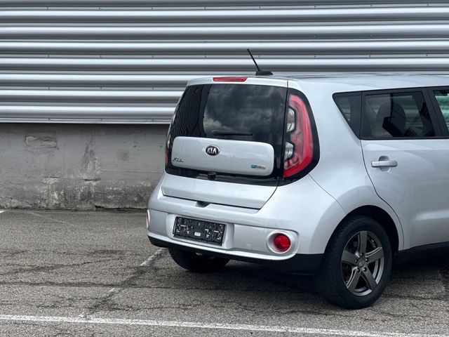 KNAJX81EFJ7023082 2017 KIA SOUL-3