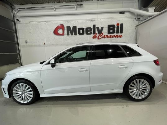 null 2015 AUDI A3-2