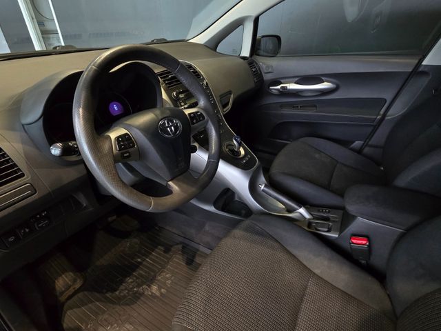 2011 TOYOTA AURIS - 9