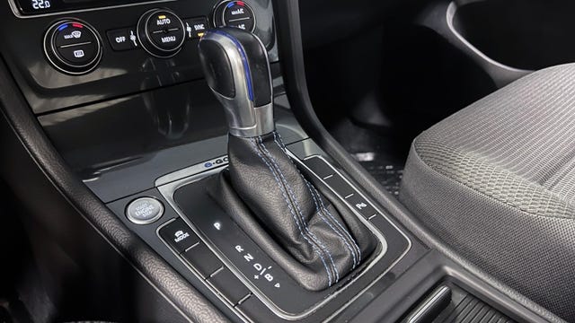 2018 VOLKSWAGEN GOLF - 24
