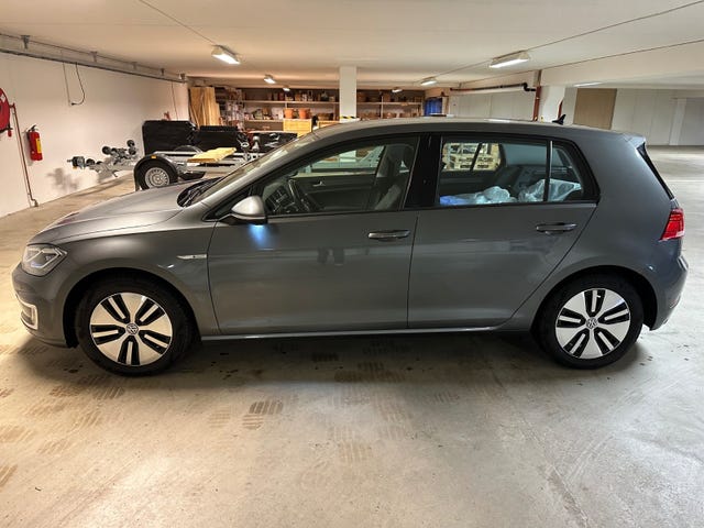 WVWZZZAUZJ8907681 2018 VOLKSWAGEN GOLF-1