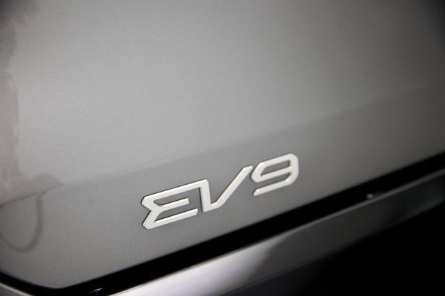 2024 KIA EV9 - 24