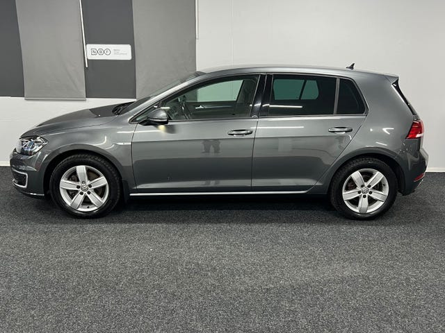 WVWZZZAUZJ8907302 2018 VOLKSWAGEN GOLF-2