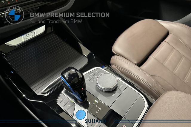 2022 BMW IX3 - 24