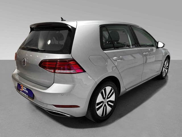 WVWZZZAUZJ8907595 2018 VOLKSWAGEN GOLF-4