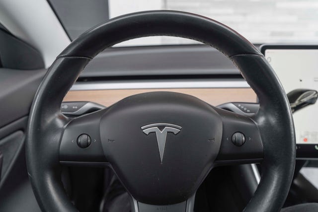 5YJ3E7EB2KF200304 2019 TESLA MODEL 3-4