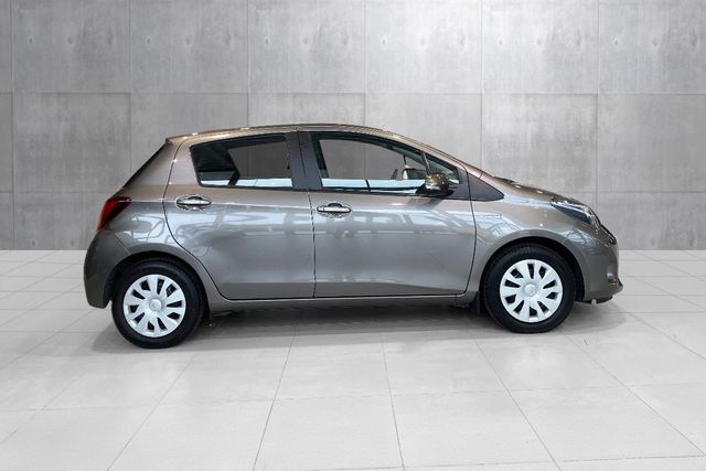 VNKKD3D310A212359 2016 TOYOTA YARIS-5