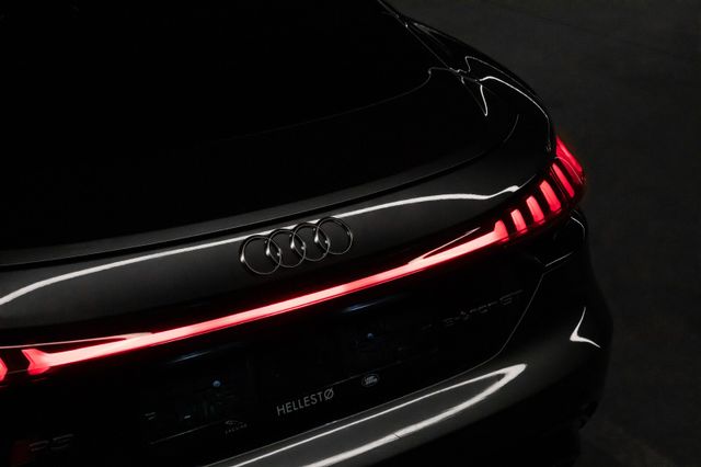 2022 AUDI E-TRON GT RS - 39