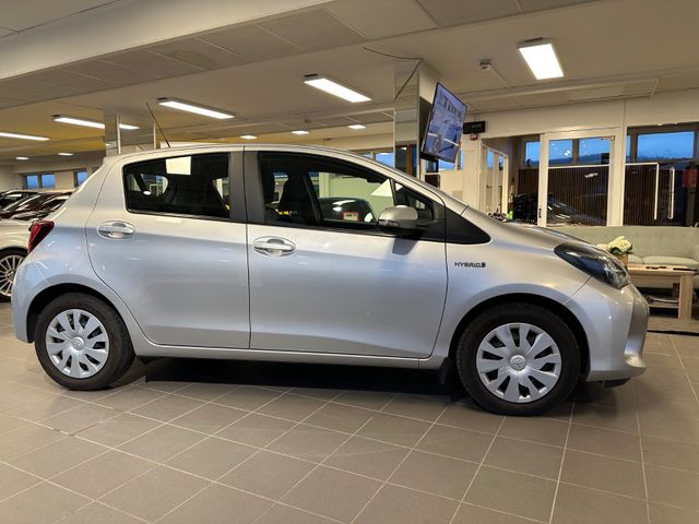 VNKKD3D330A235979 2016 TOYOTA YARIS-2