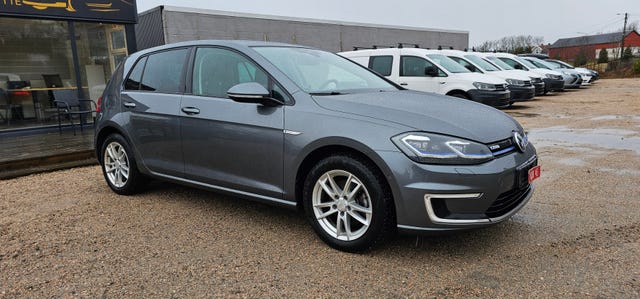WVWZZZAUZJ8907038 2018 VOLKSWAGEN GOLF-1
