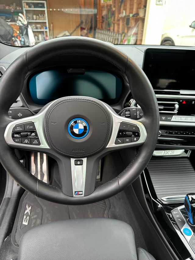 2022 BMW IX3 - 18