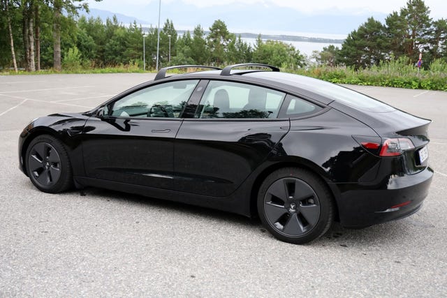 5YJ3E7EBXMF966316 2021 TESLA MODEL 3-2