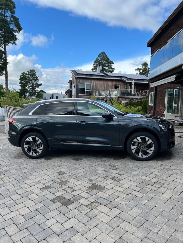 WAUZZZGE3MB013948 2021 AUDI E-TRON-1