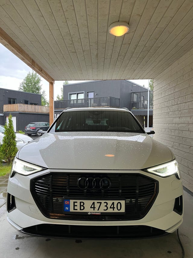 WAUZZZGE9LB009014 2020 AUDI E-TRON-2