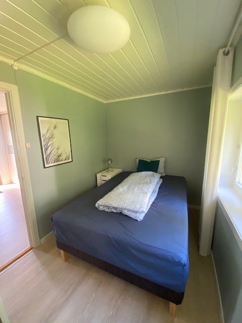 Soverom nr 5 med 140cm bred seng. For én person eller et par. Galleribilde