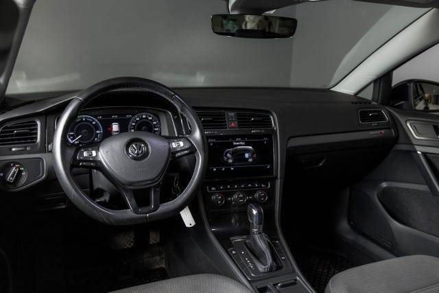2018 VOLKSWAGEN GOLF - 9