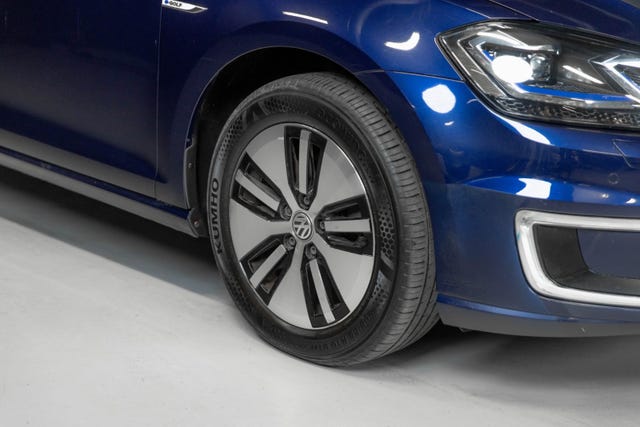 WVWZZZAUZJW901324 2018 VOLKSWAGEN GOLF-2