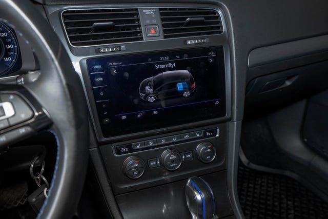 2018 VOLKSWAGEN GOLF - 12