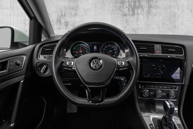 2019 VOLKSWAGEN GOLF - 19