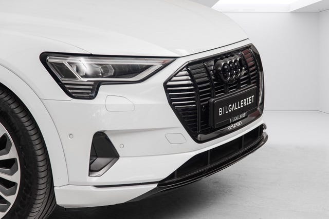 WAUZZZGE0MB011512 2021 AUDI E-TRON-2