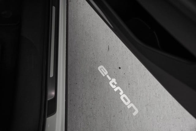2021 AUDI E-TRON - 32