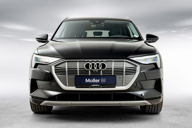 WAUZZZGEXMB016801 2021 AUDI E-TRON-2
