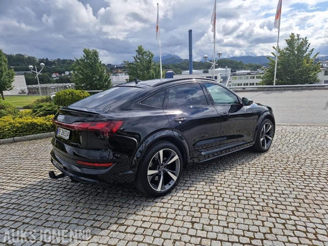 WAUZZZGE8MB017316 2021 AUDI E-TRON-3