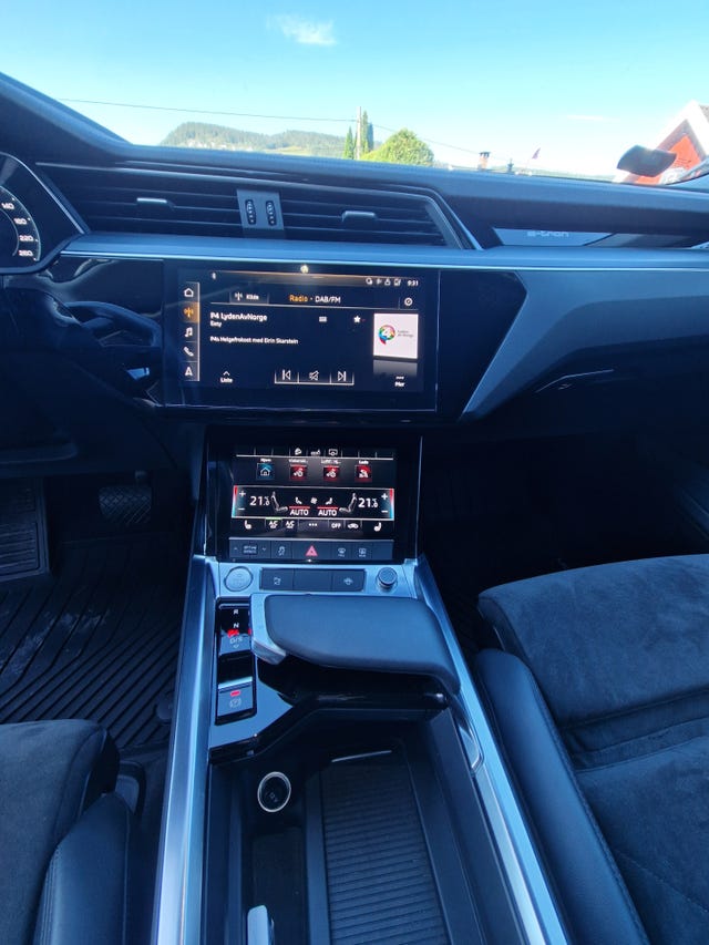 2020 AUDI E-TRON - 9