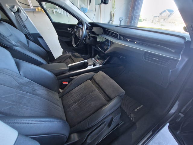 WAUZZZGE8LB015807 2020 AUDI E-TRON-5