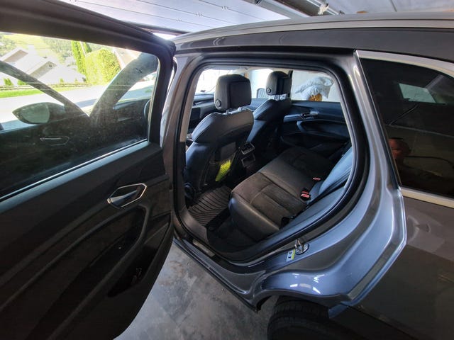 WAUZZZGE8LB015807 2020 AUDI E-TRON-3