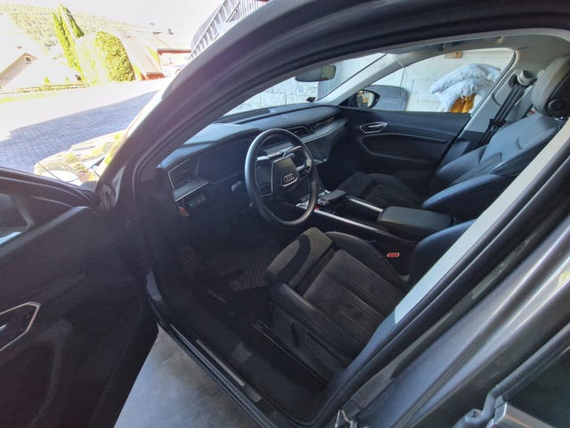 WAUZZZGE8LB015807 2020 AUDI E-TRON-2