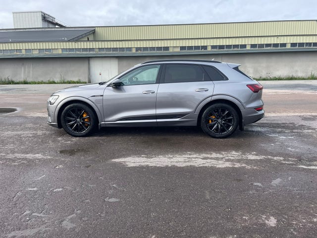WAUZZZGE2LB021506 2020 AUDI E-TRON-1