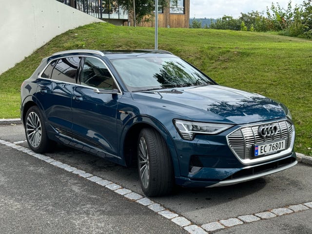 WAUZZZGE2LB021537 2020 AUDI E-TRON-5