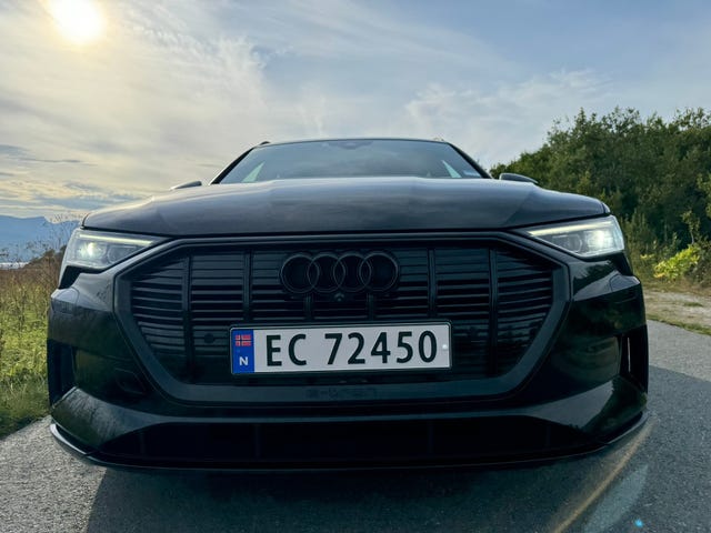 WAUZZZGE8MB045231 2021 AUDI E-TRON-1
