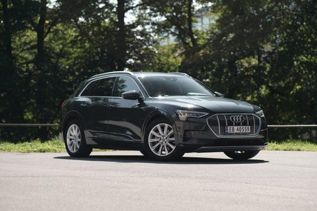 WAUZZZGE8LB027360 2020 AUDI E-TRON-1