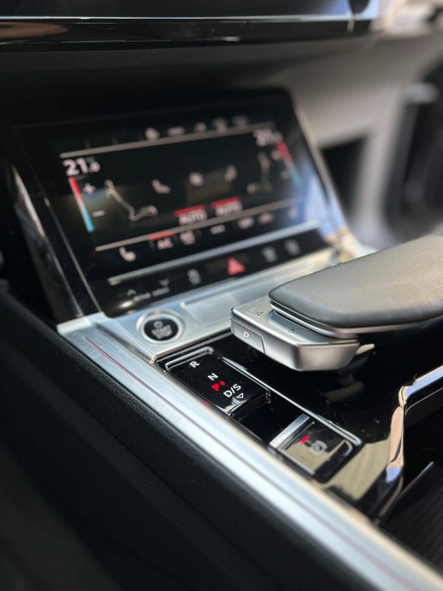 WAUZZZGE6MB031053 2021 AUDI E-TRON-3