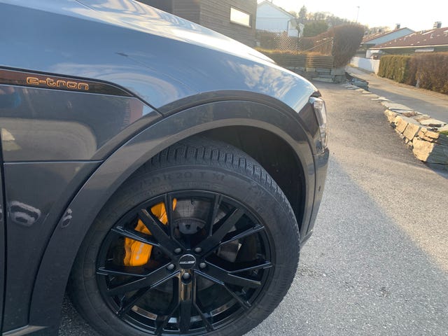 WAUZZZGE8LB020845 2020 AUDI E-TRON-2