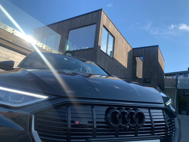 WAUZZZGE8LB020845 2020 AUDI E-TRON-1
