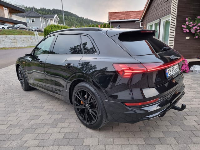 WAUZZZGE7LB010856 2020 AUDI E-TRON-4
