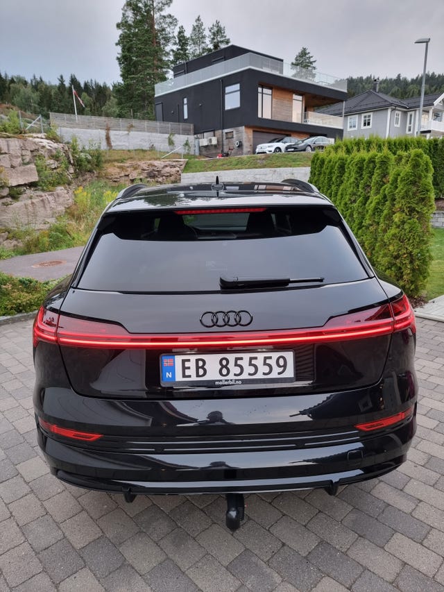 WAUZZZGE7LB010856 2020 AUDI E-TRON-5