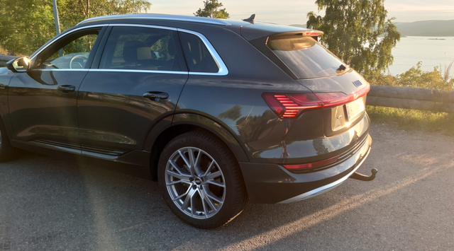 WAUZZZGEXLB010771 2020 AUDI E-TRON-2